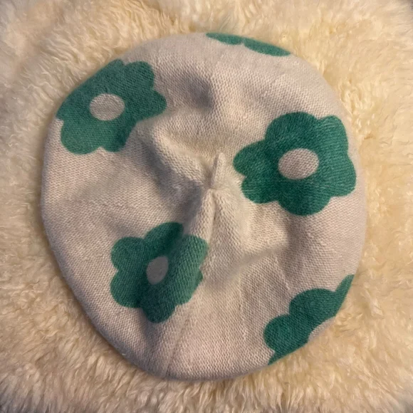 (SOLD) Brand New💫 Urban Outfitters Jane Printed Beret - Picture 3 of 3